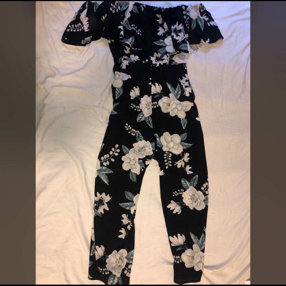 🌸FLORAL ROMPER🌸